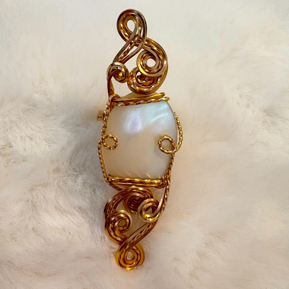 Oval Mother-of-Pearl Ring with Twisted Metal Band